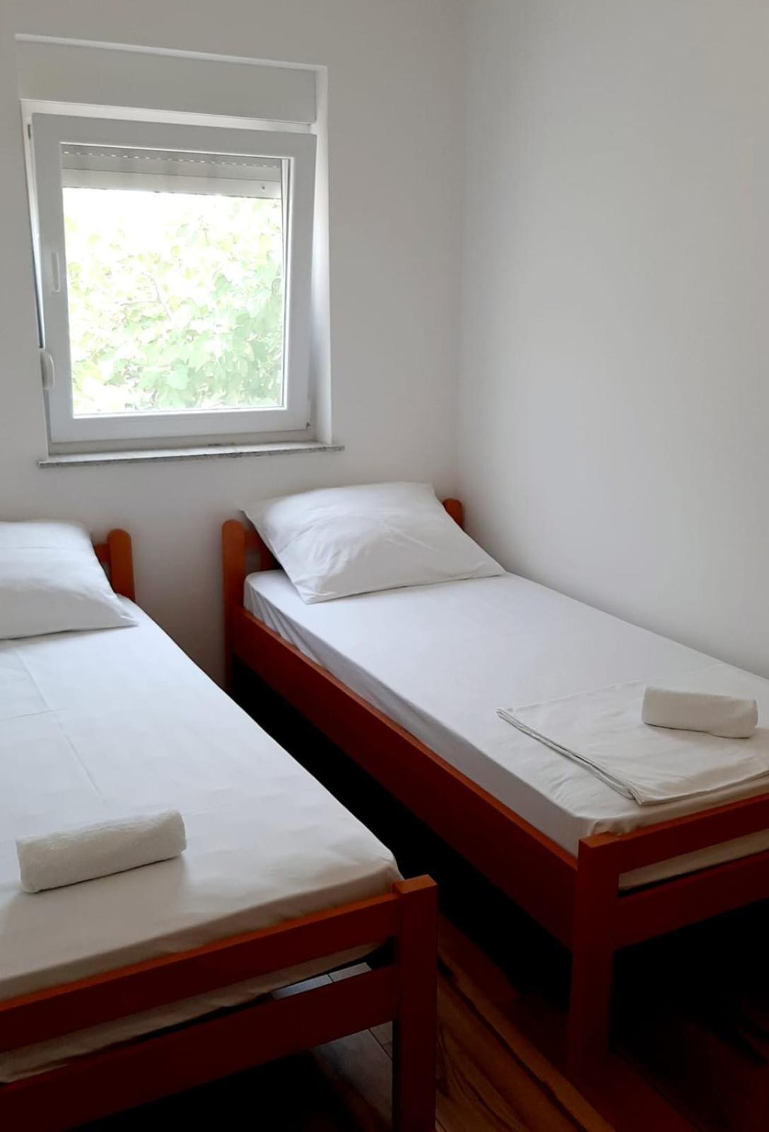 Apartments Maretic Mandre Room photo