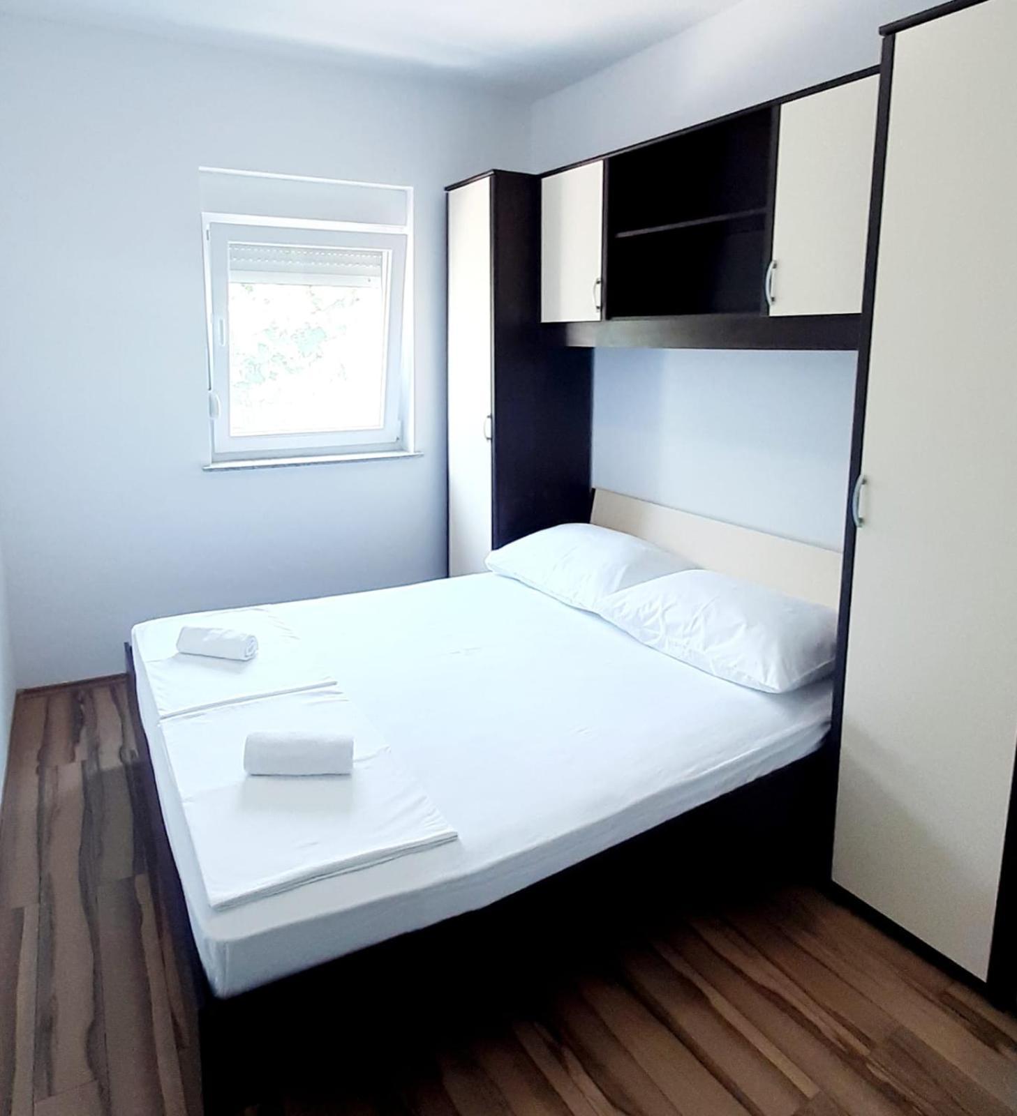 Apartments Maretic Mandre Room photo